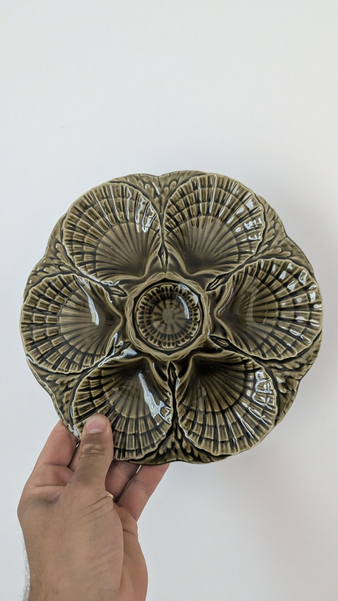 Oyster service Sarreguemines in barbotine – 12 plates + large bowl