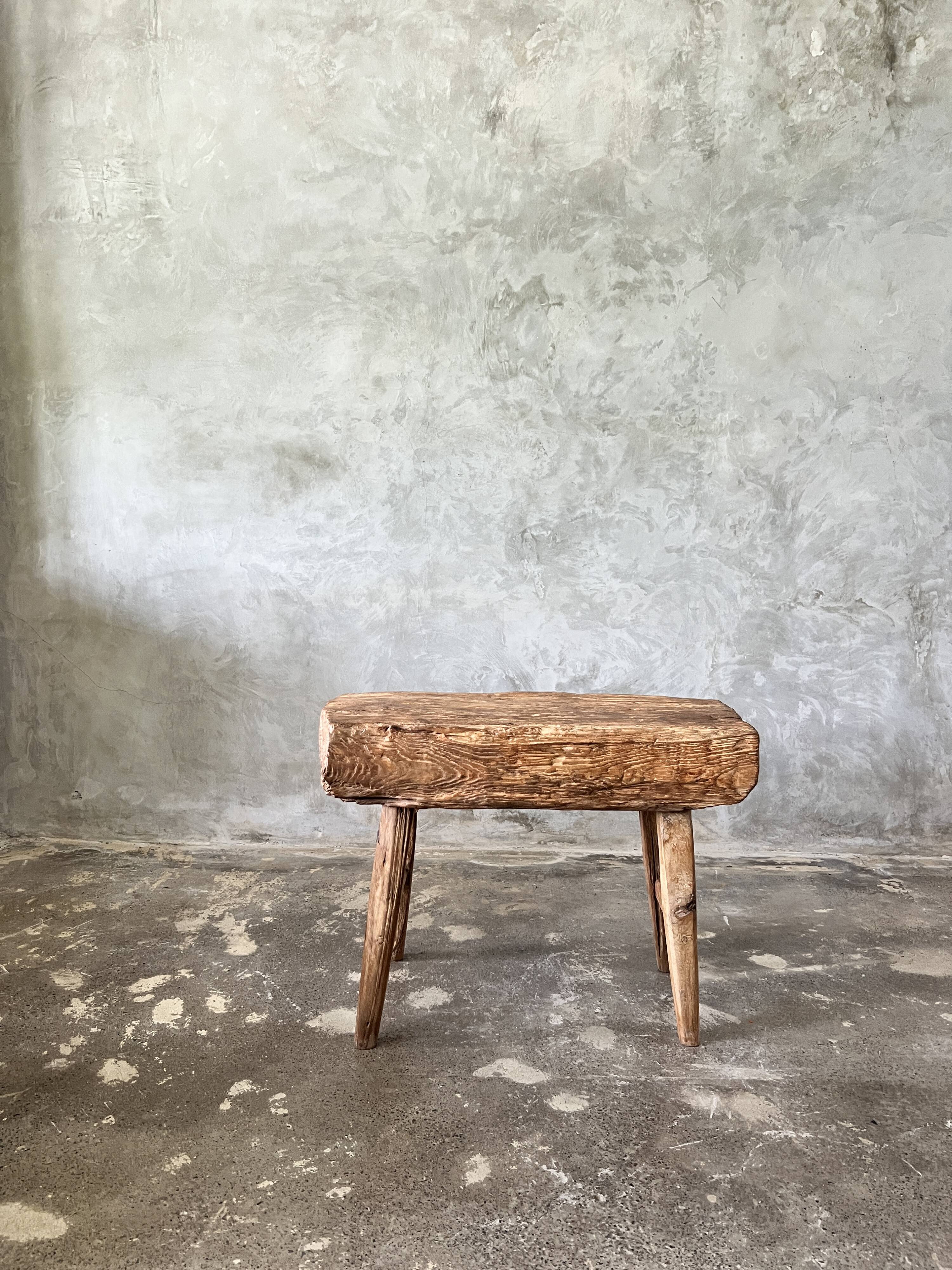 Small organic bench in blond Asian teak quadripod - Tujuh