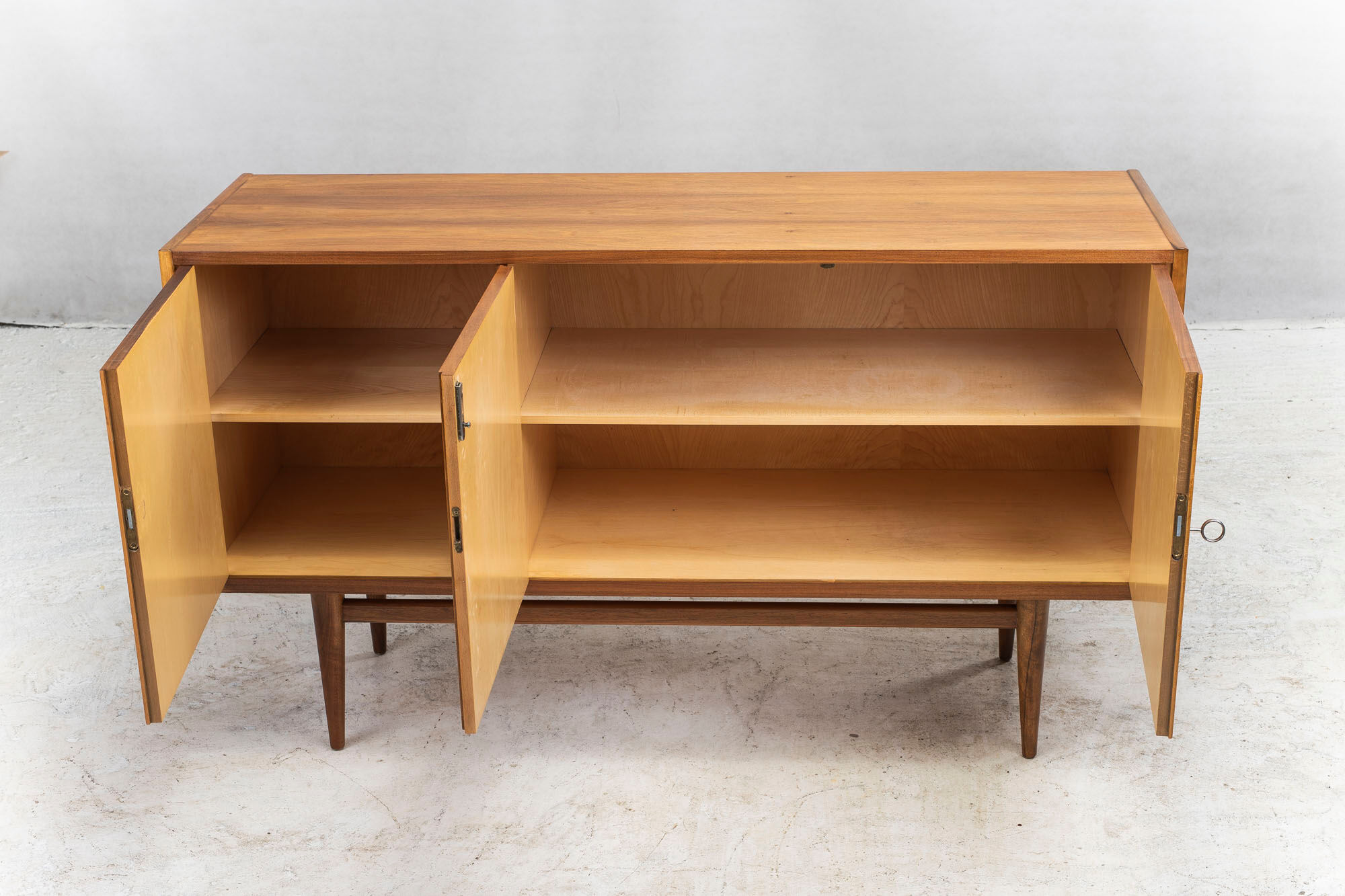 Enfilade en noyer, années 1960
