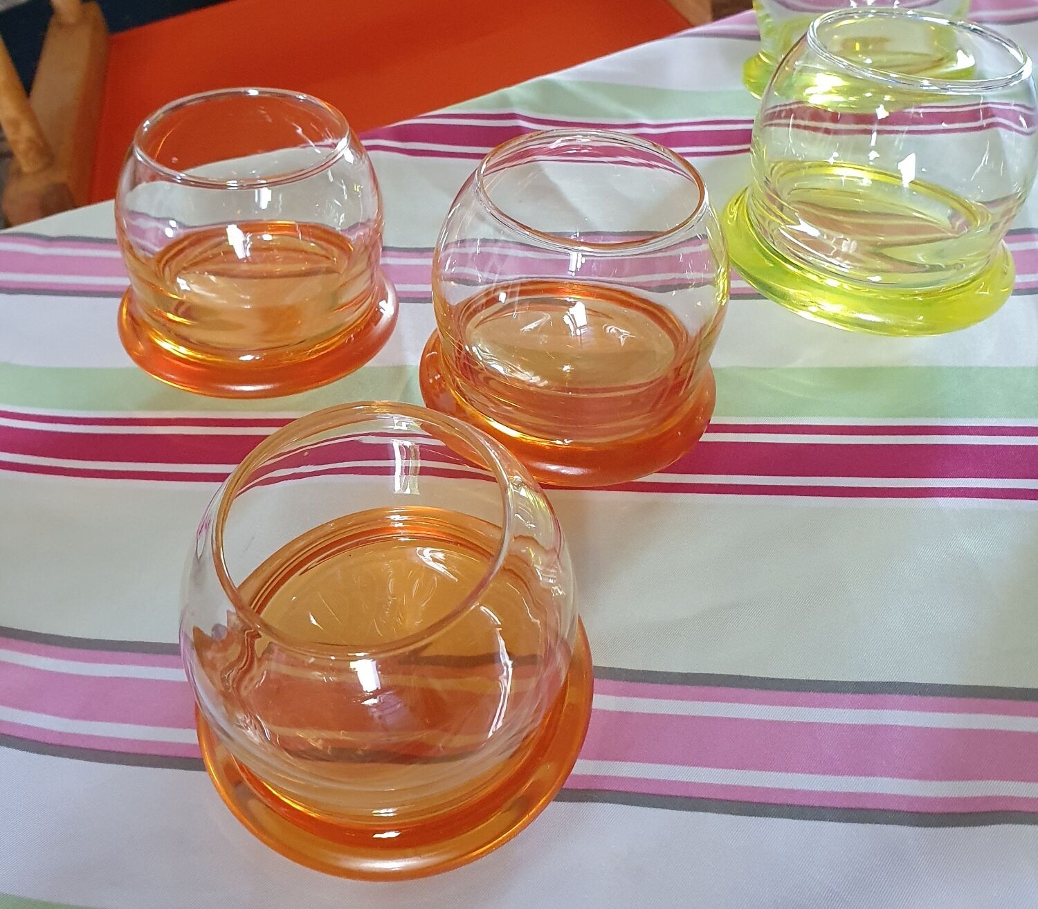 6 Glasses with the name Culbuto in 3 orange colors and 3 lemon yellow colors