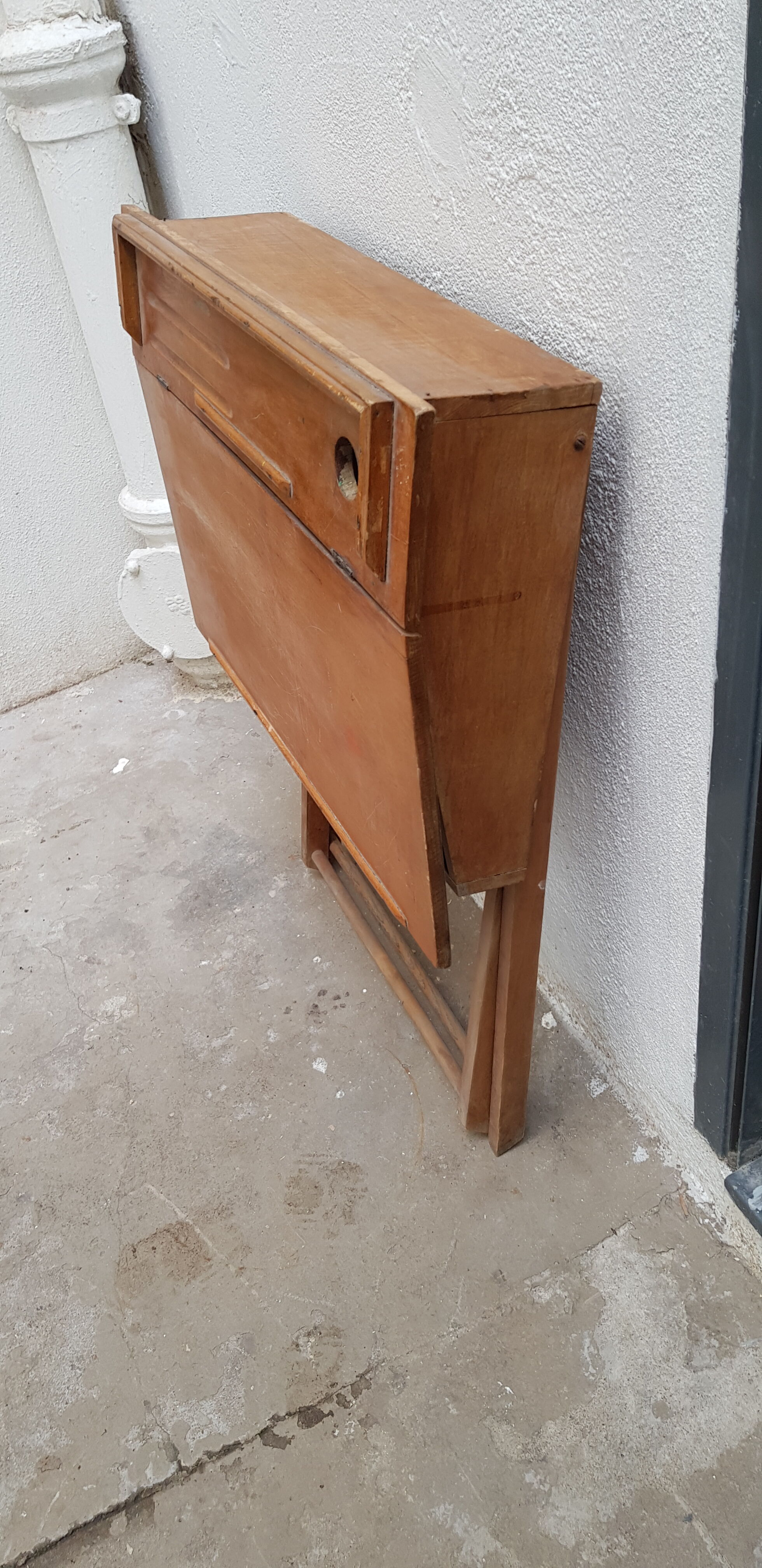 Children's foldable desk