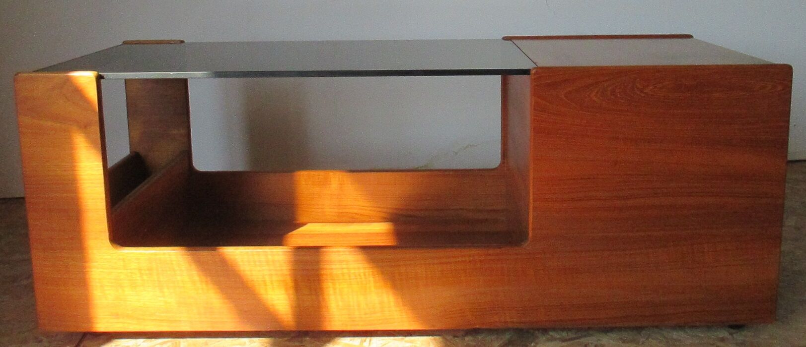 Coffee table on wheels 70