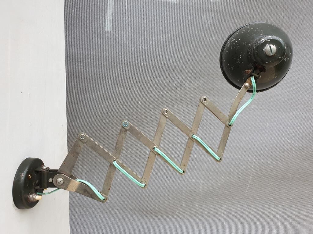 Accordion lamp 1950 push button on base