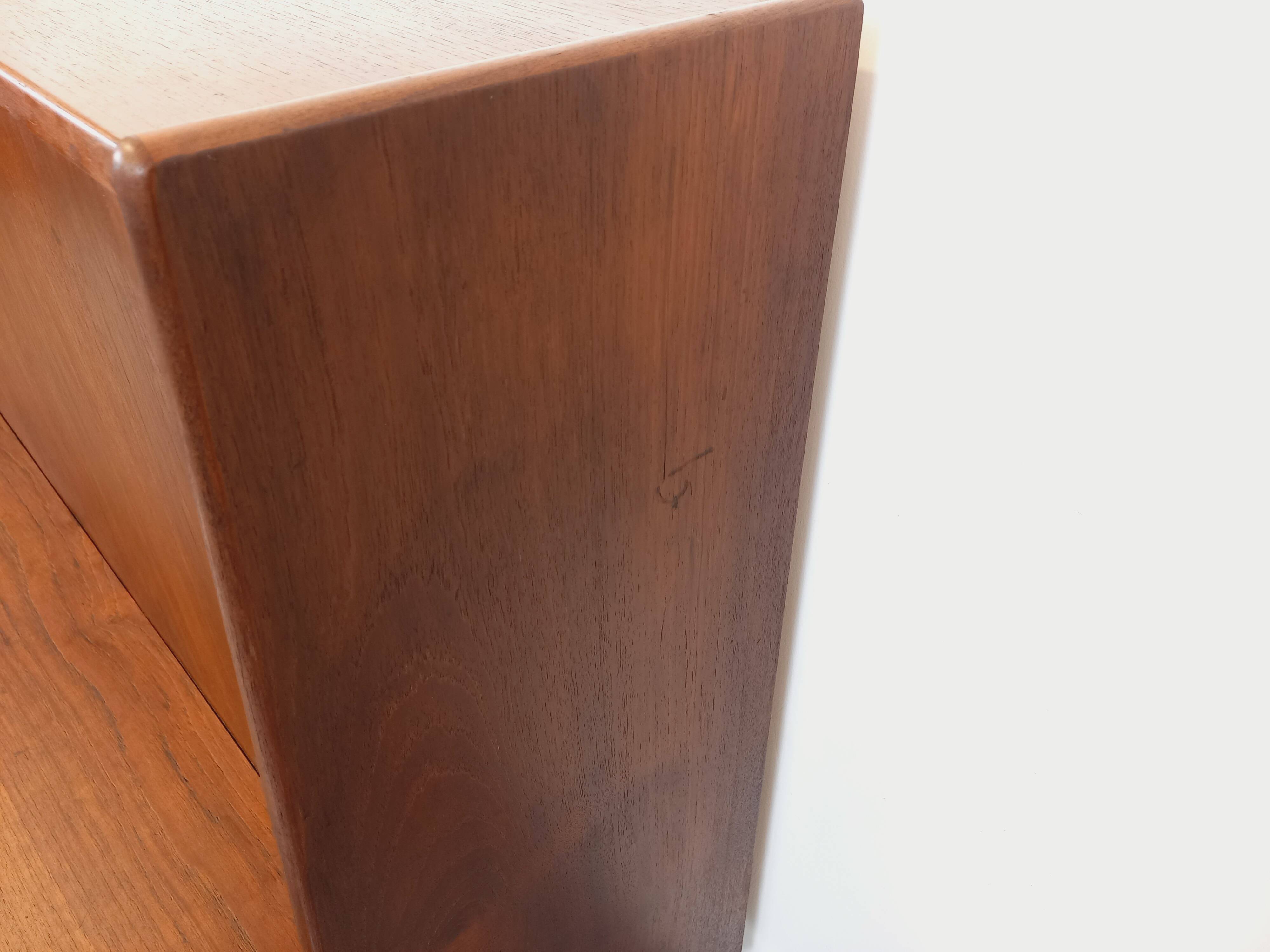 Enfilade mi-haute scandinave vintage Ib Kofod-Larsen pour Faarup en teck