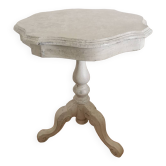 Pedestal table