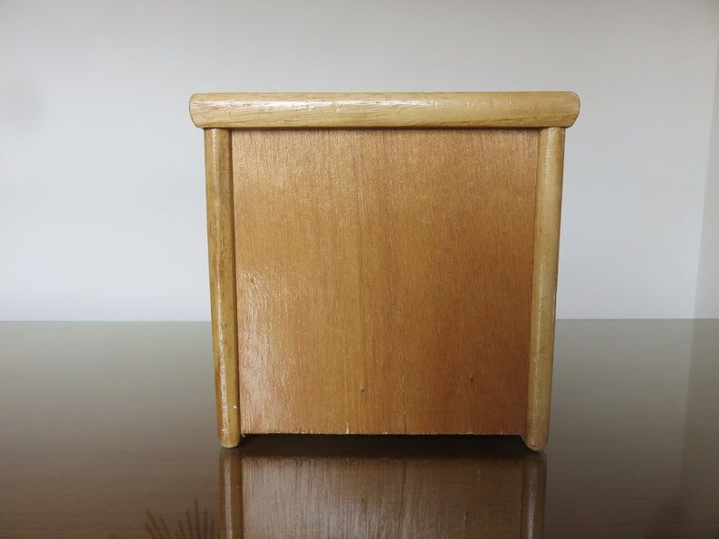 Boite à bijoux commode miniature en rotin années 70