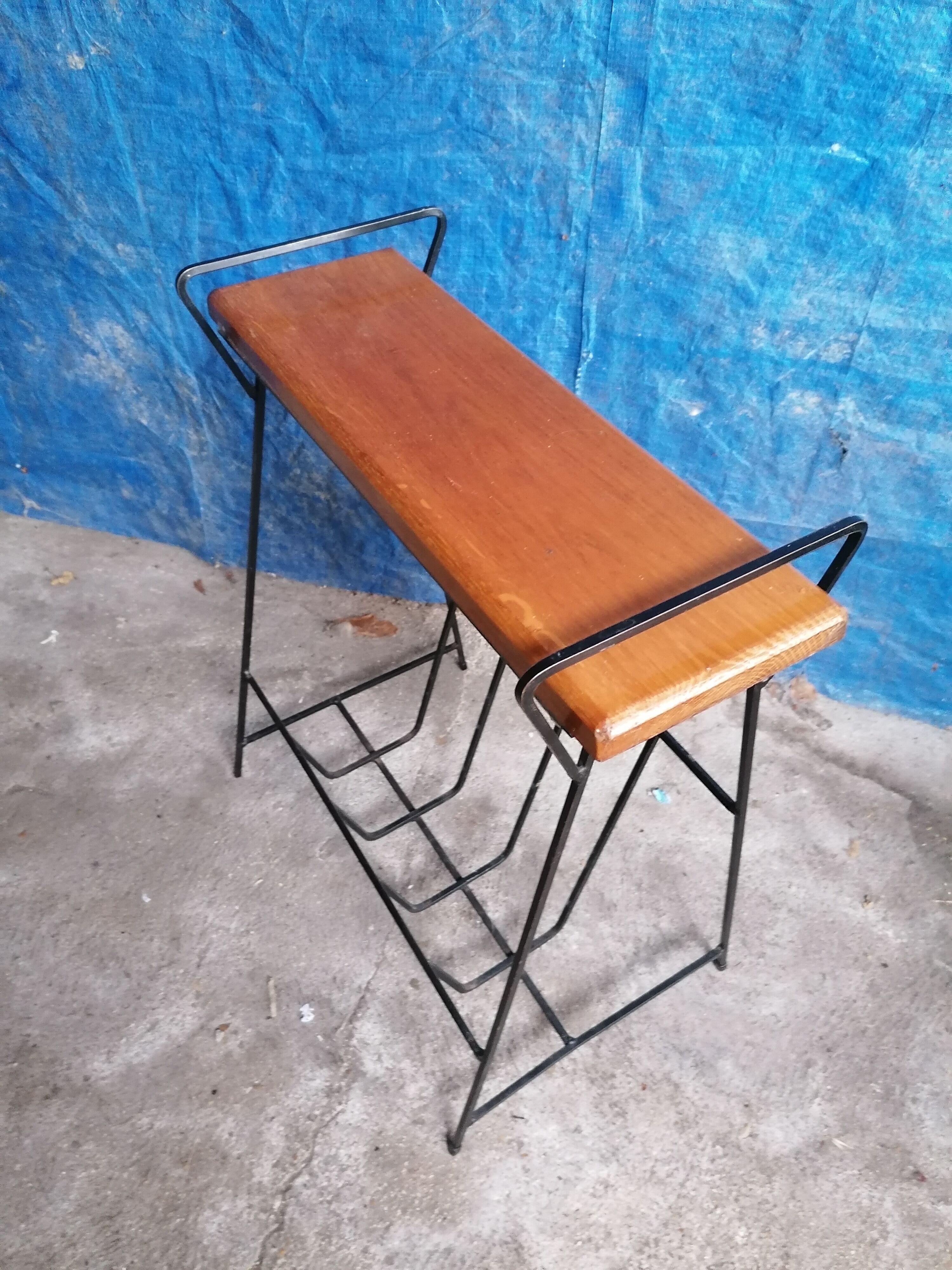 Table bout de canapé porte revues design scandinave vintage