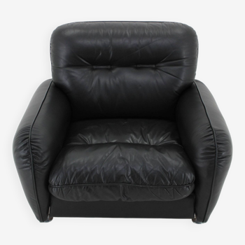 1970s Armchair in Black Leather, Italy