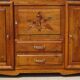 Large buffet en noyer massif, dessus en marbre noir