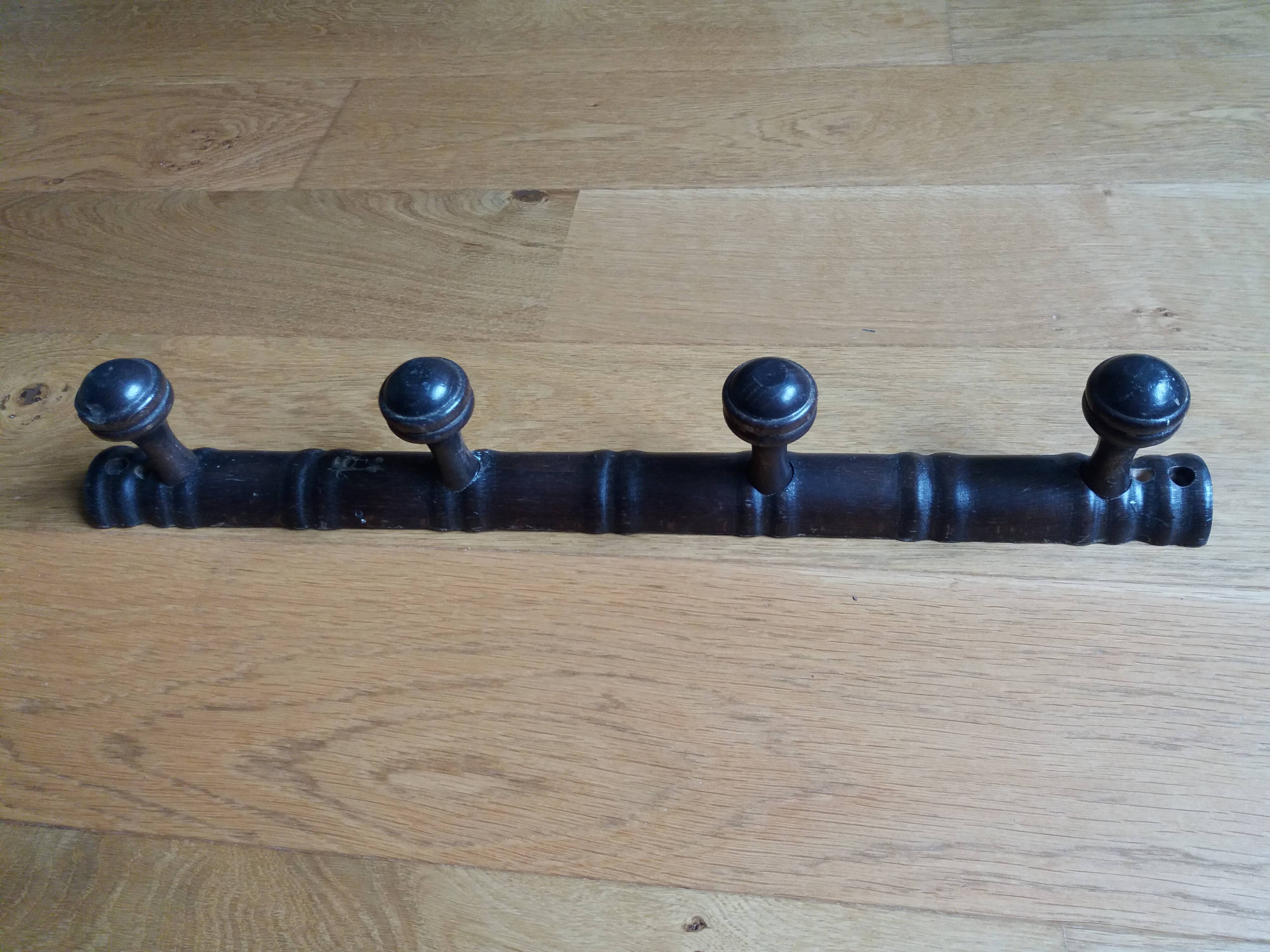 Wall-mounted coat rack 4 hooks