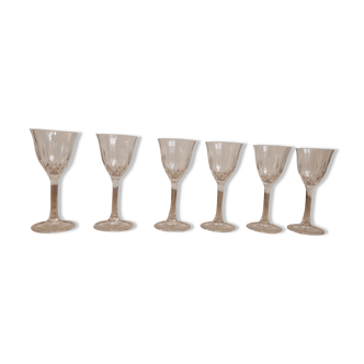 Verres à pied anciens taillés