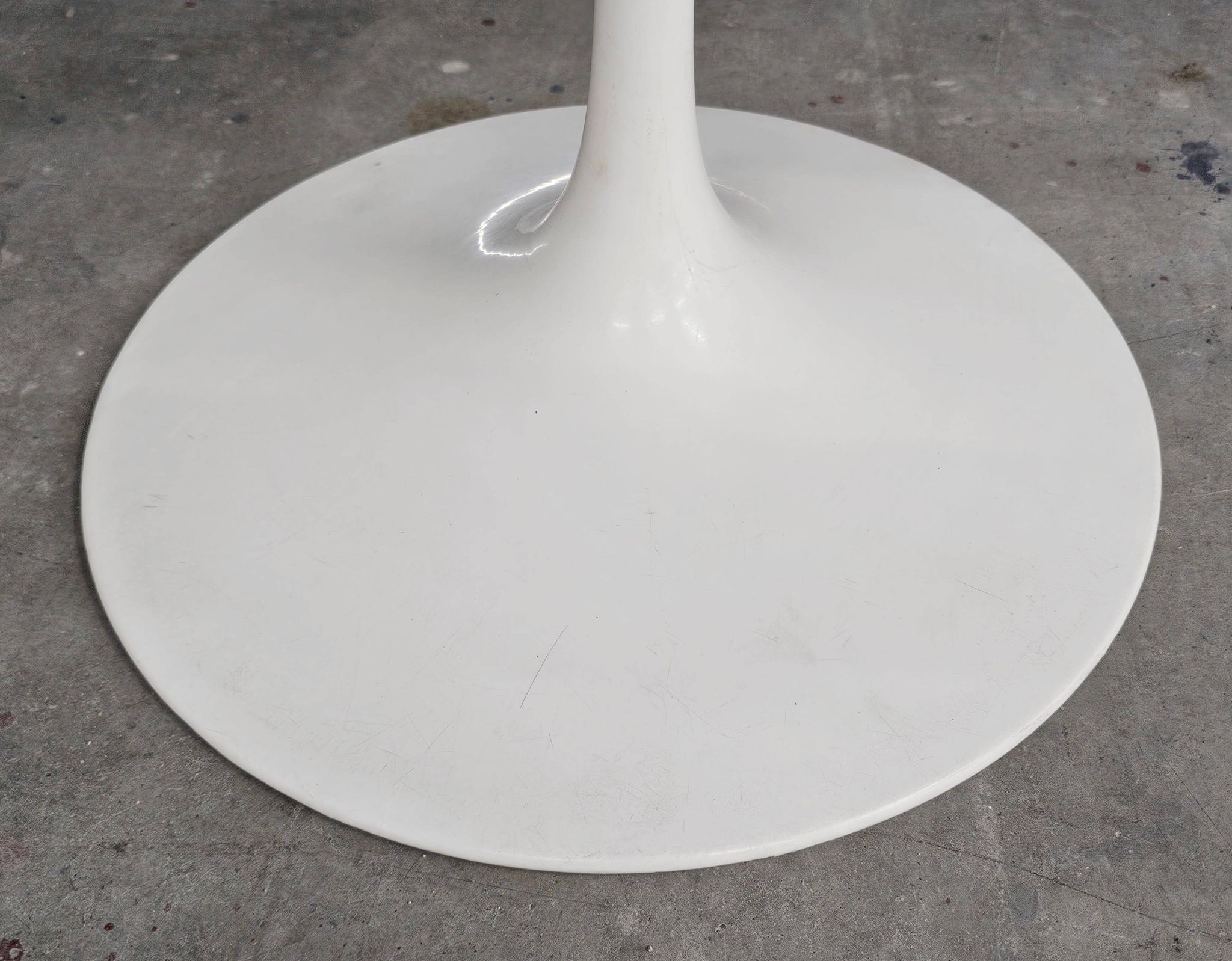 Tulip dining table with marble top by Eero Saarinen for Knoll International