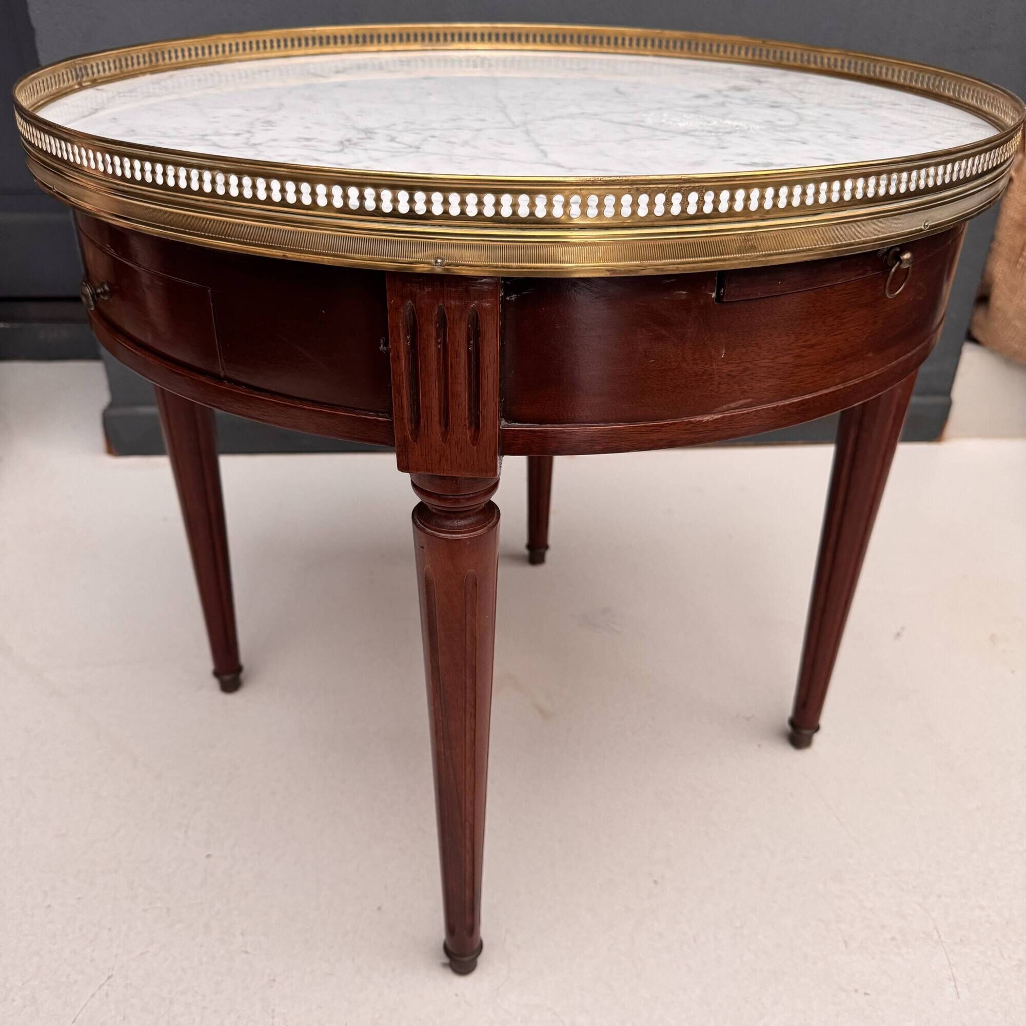 Louis XVI style bouillotte table in mahogany and white marble - Ø 60 cm