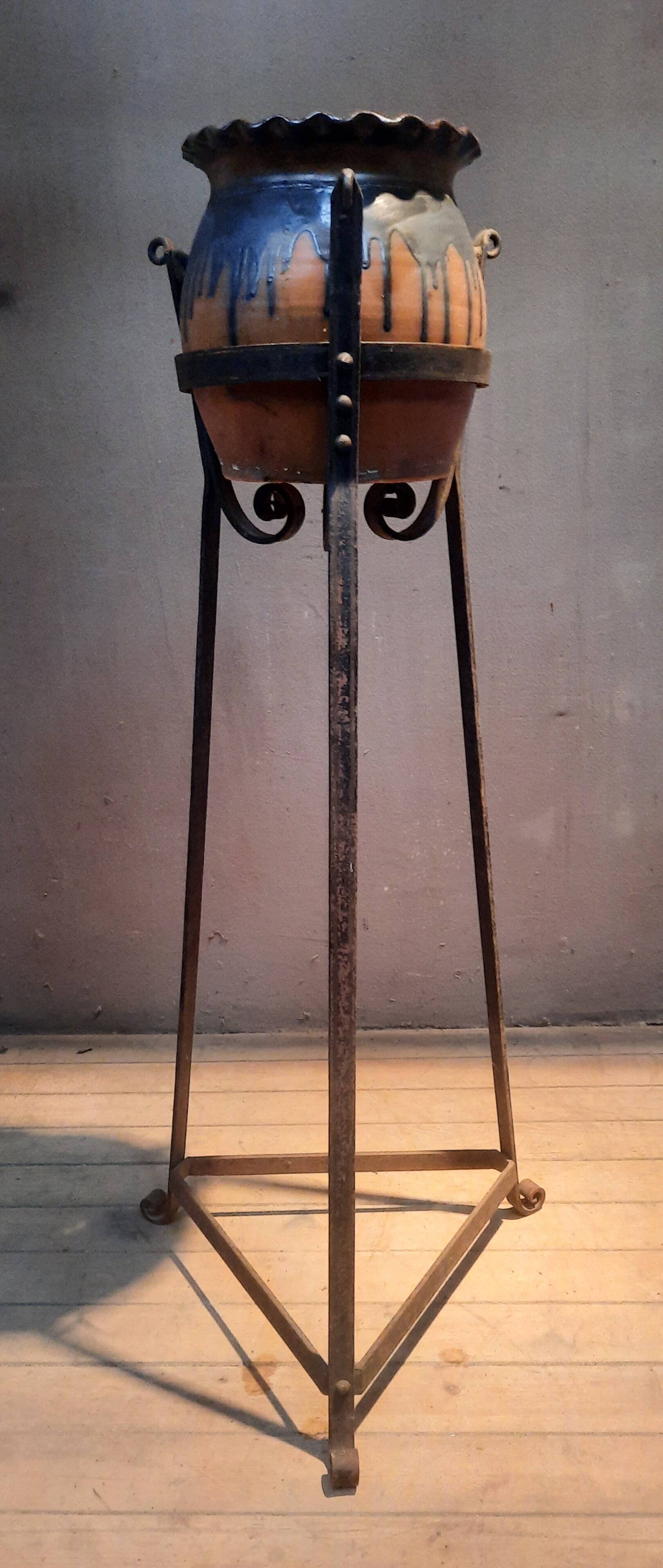 Metal pot holder structure