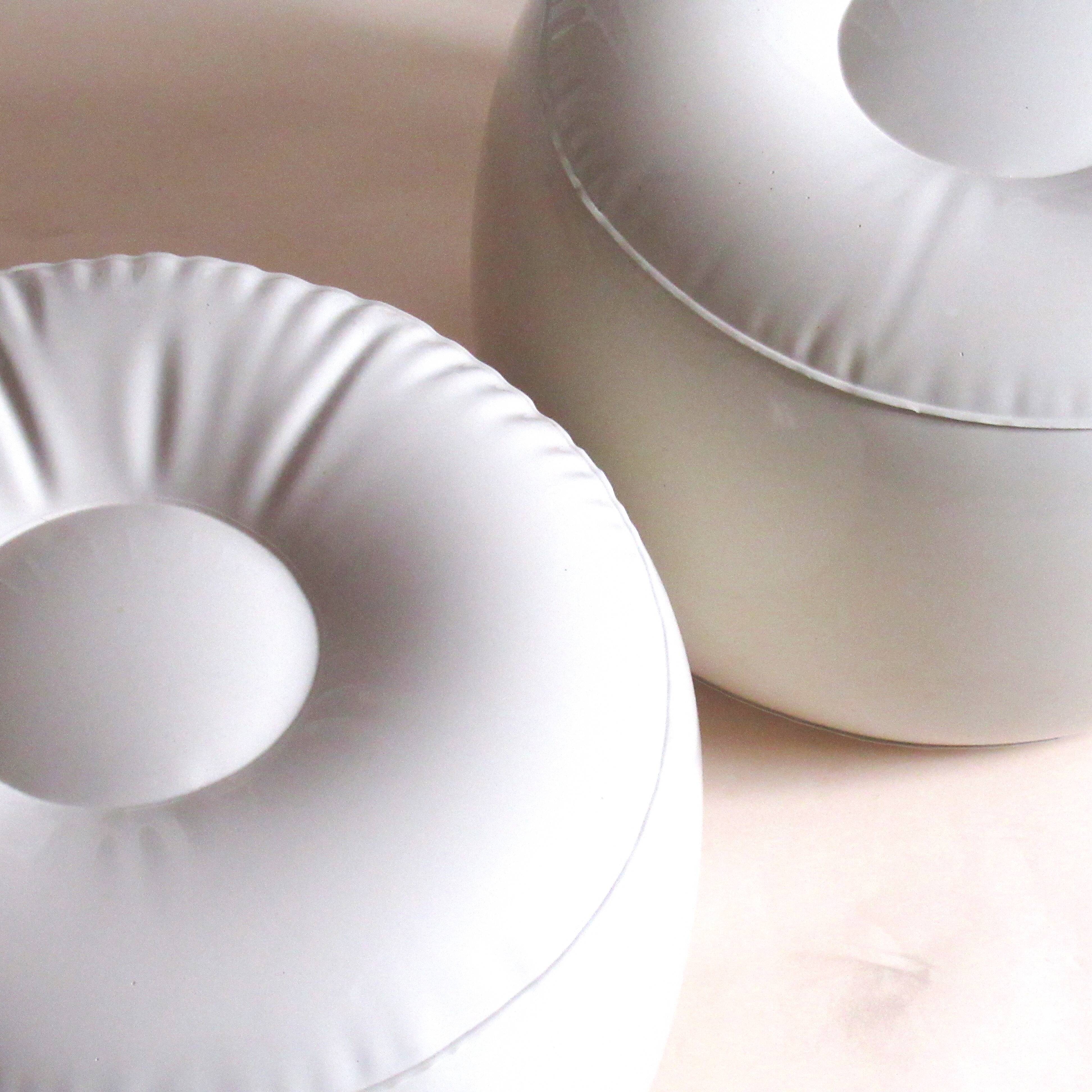 Paire de poufs gonflables années 70