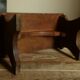 Banc repose-pied ancien en bois massif