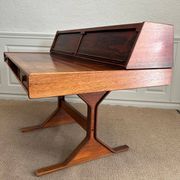 Desk 530 by Gianfranco Frattini for Bernini, Italy, 1950s