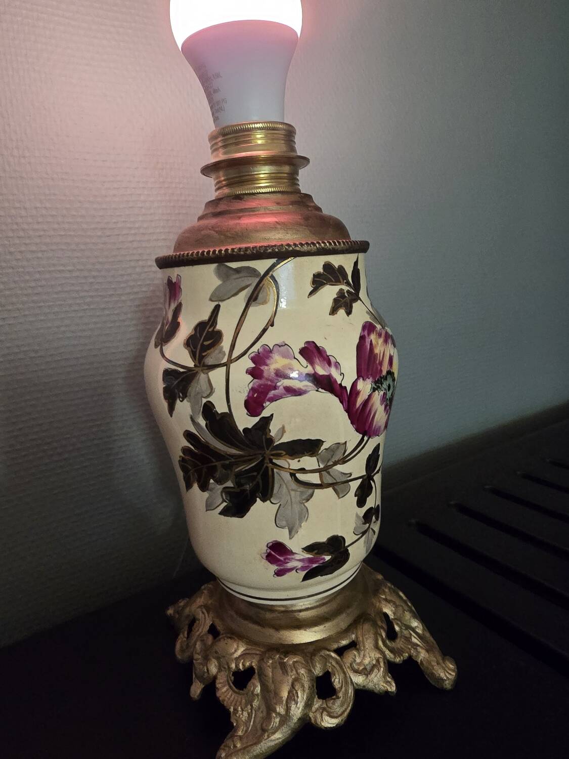 Numbered porcelain lamp base