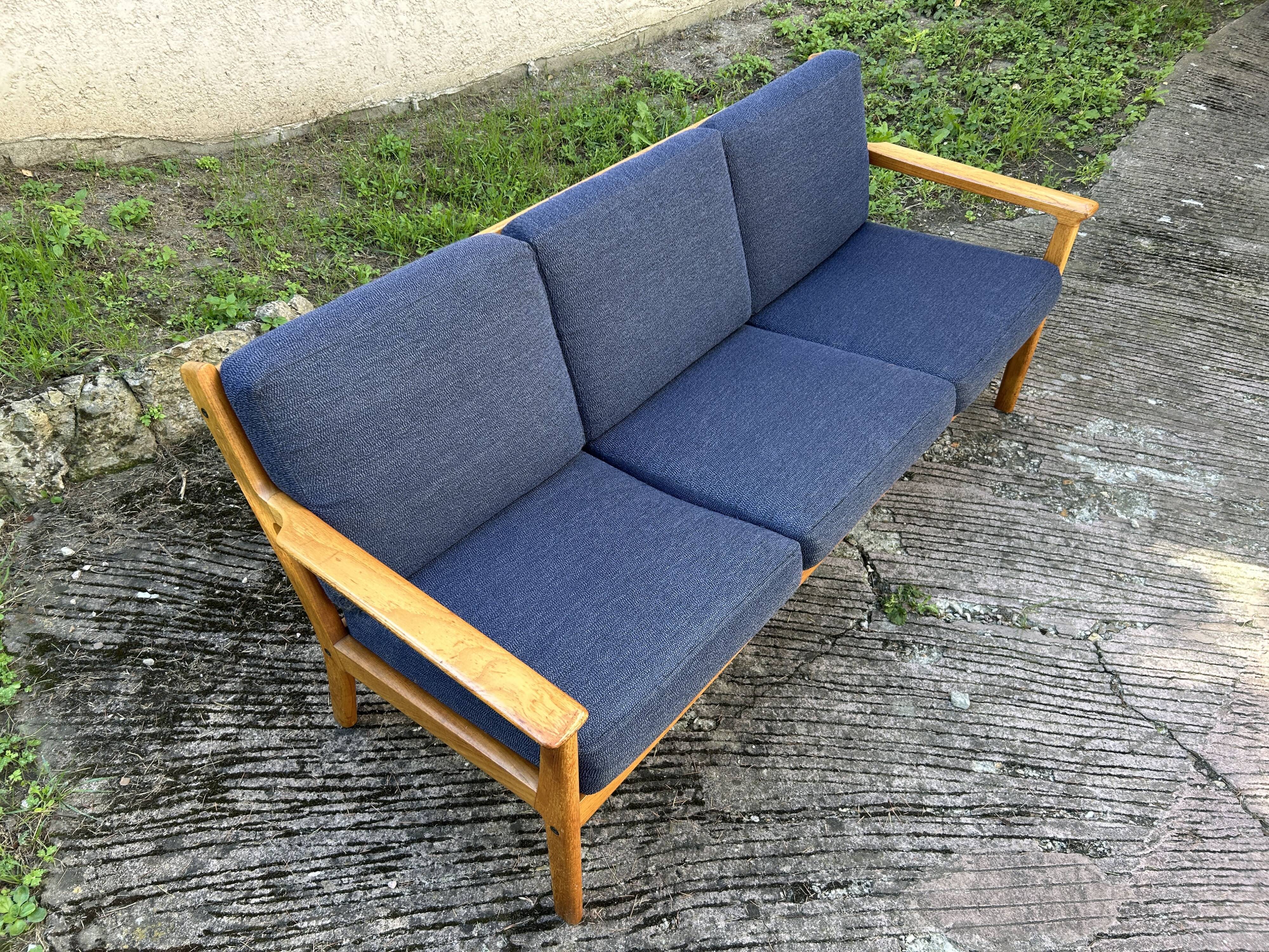 Hans J. Wegner GE265 oak sofa for Getama, Blue, 1960s