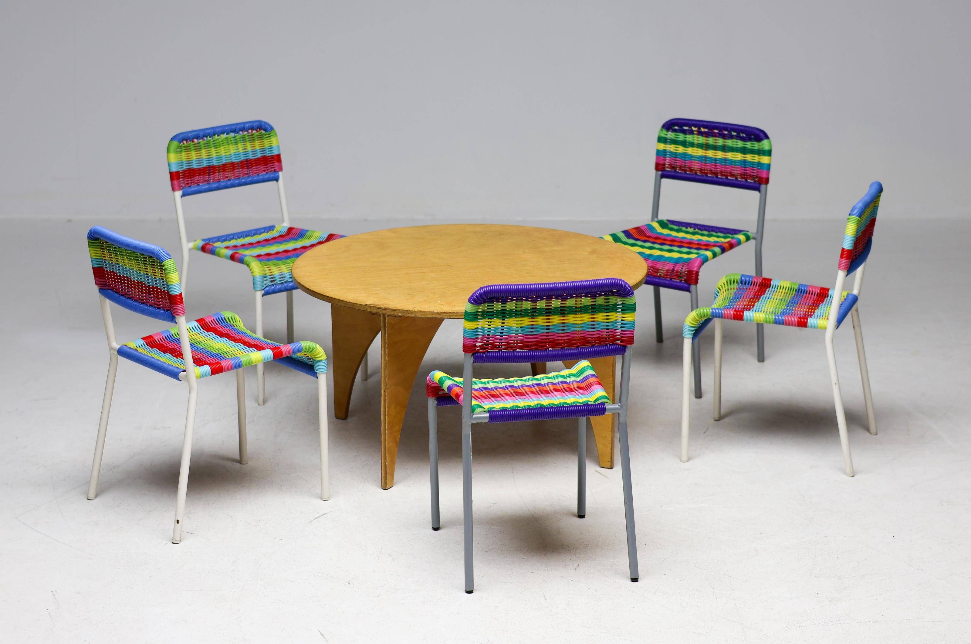 Ensemble de cinq chaises pour enfants IKEA Färgglad