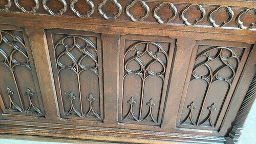 Ancien bureau 9 tiroirs en noyer de style gothique ref je