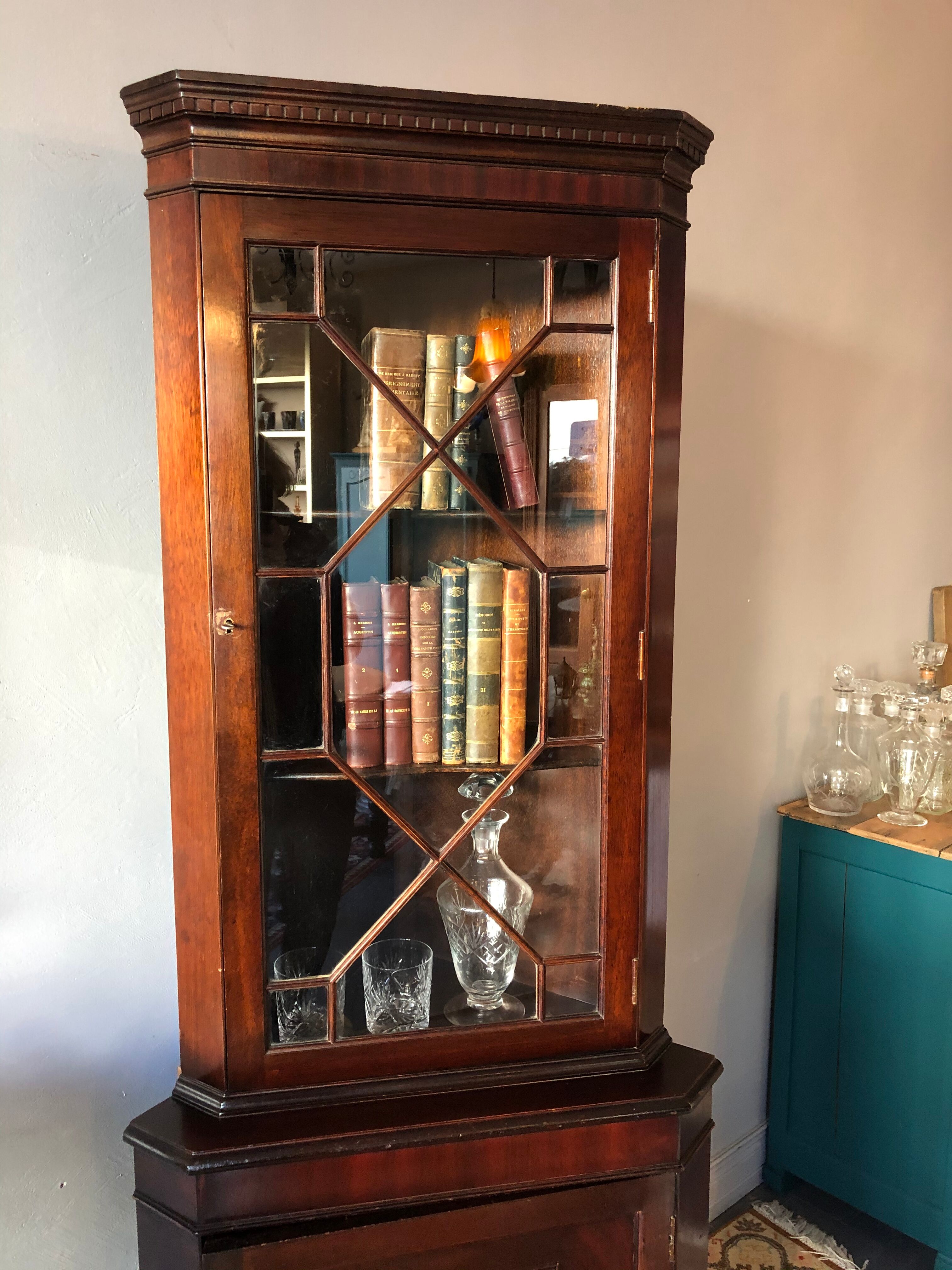 English-style corner library