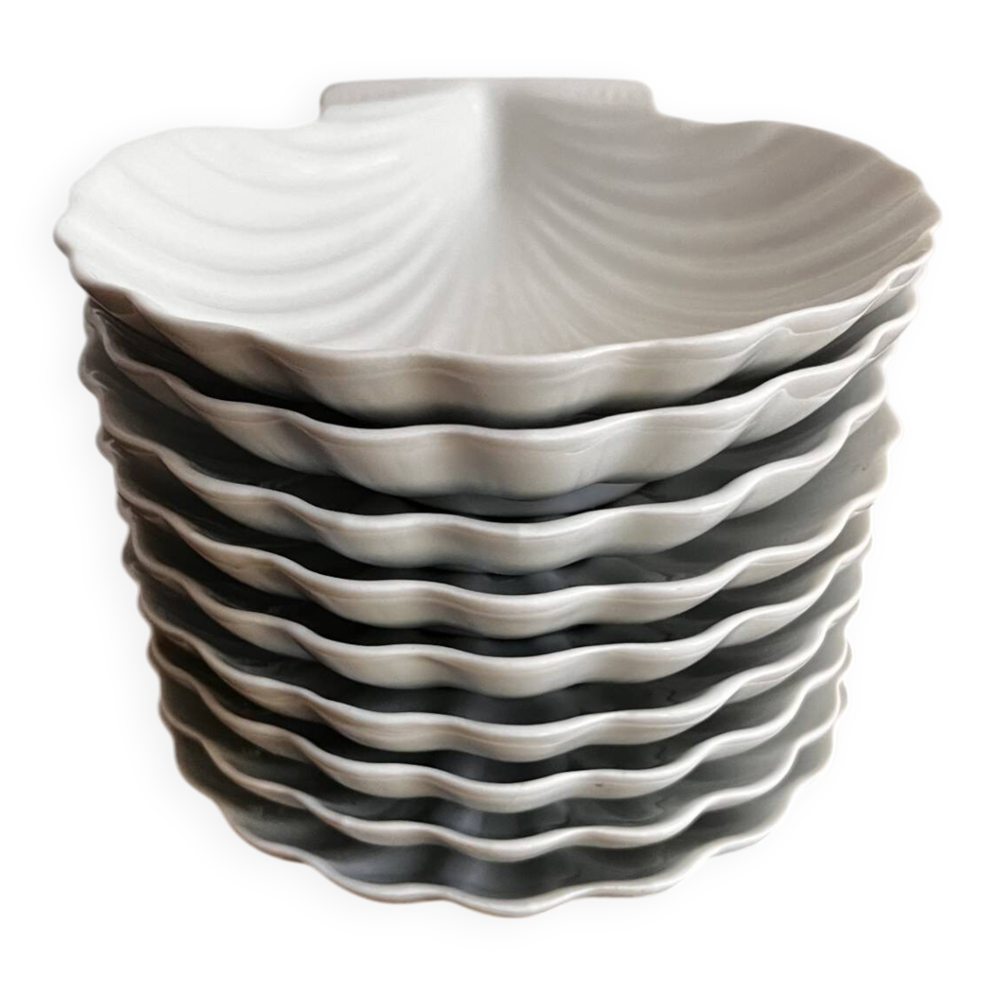 Set of 9 shell-shaped bowls