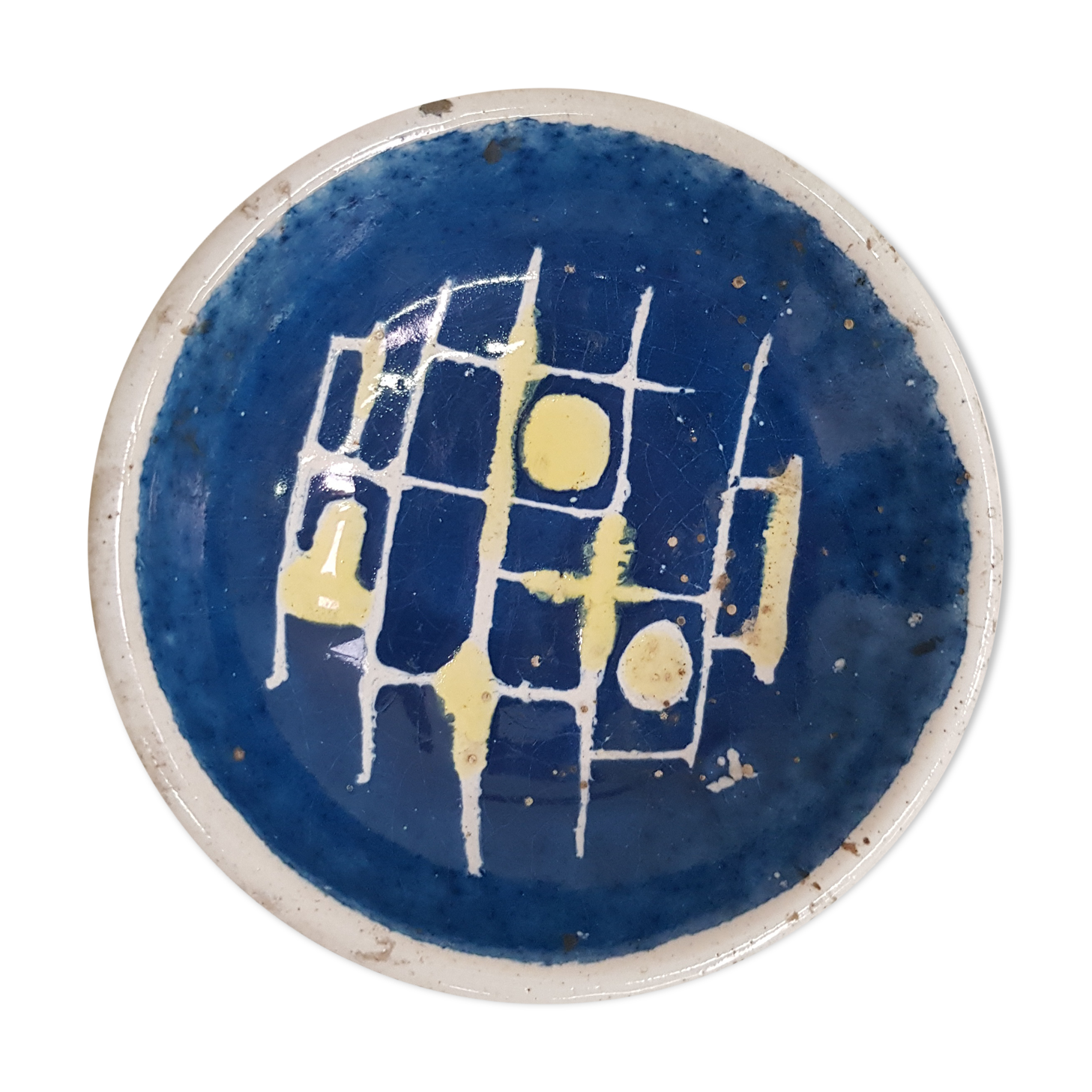 Small cup in white and blue vintage ceramic with yellow motis.