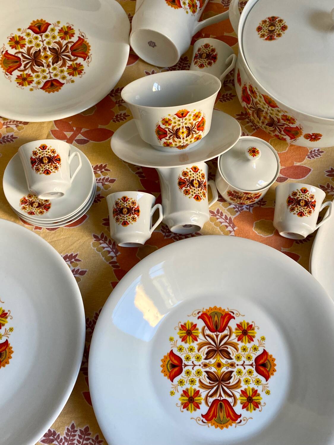 Seventies porcelain service