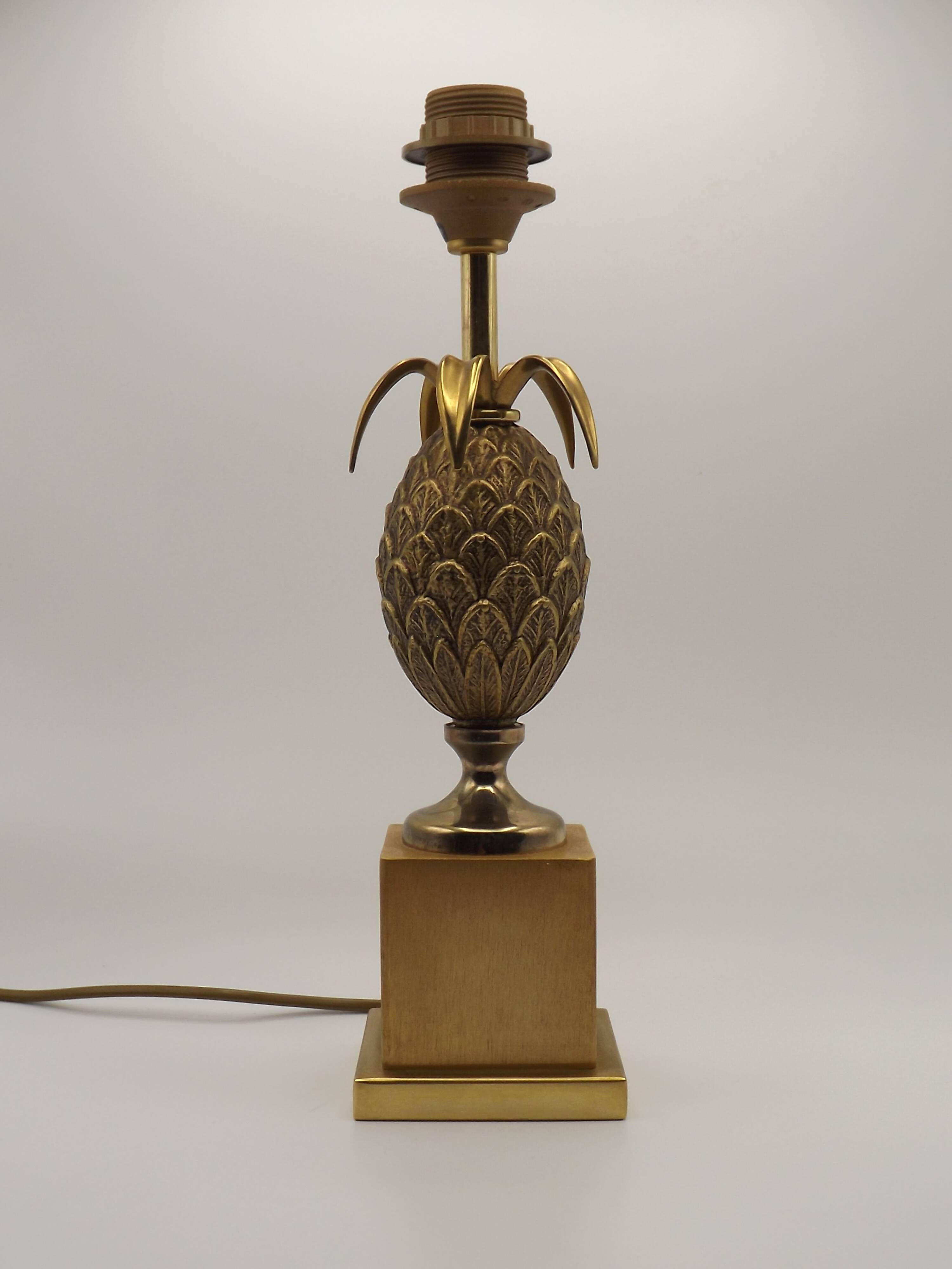 Vintage French floor lamp from the 1970s in brass and metal, Maison Jansen style.