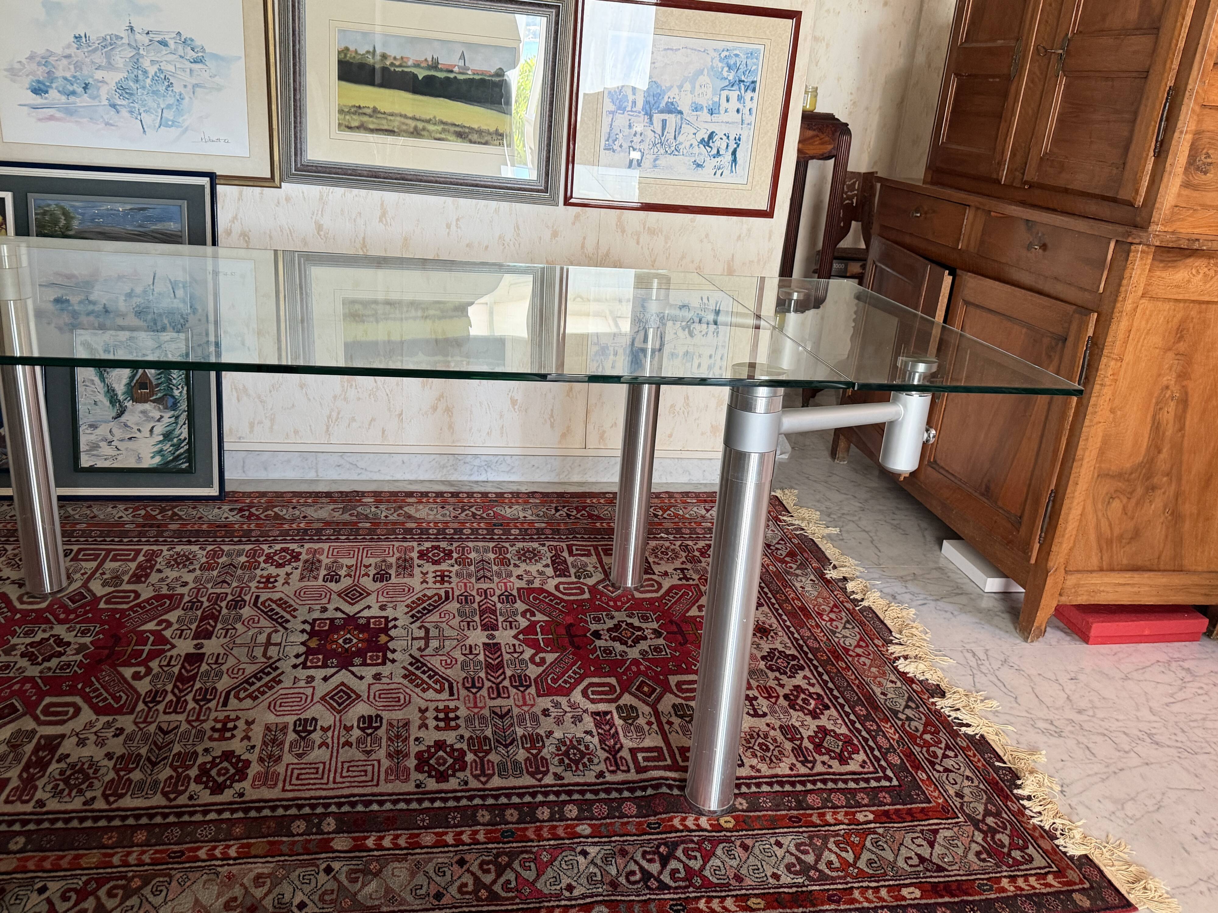 extendable glass table