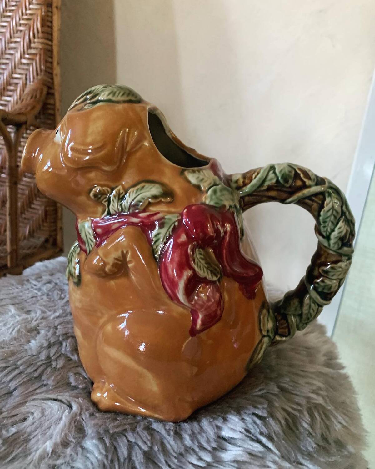 Pig pitcher