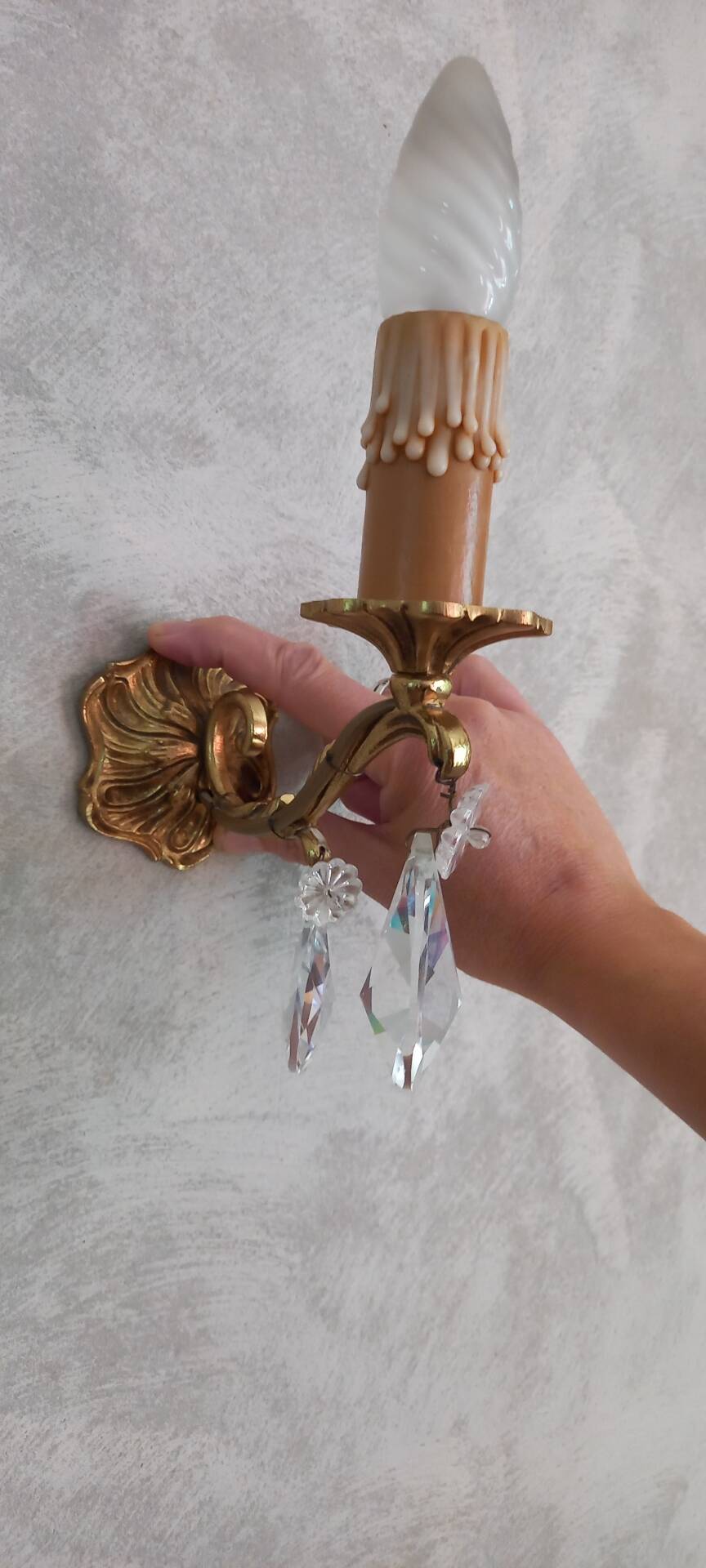 Anciennes appliques en bronze et cristal