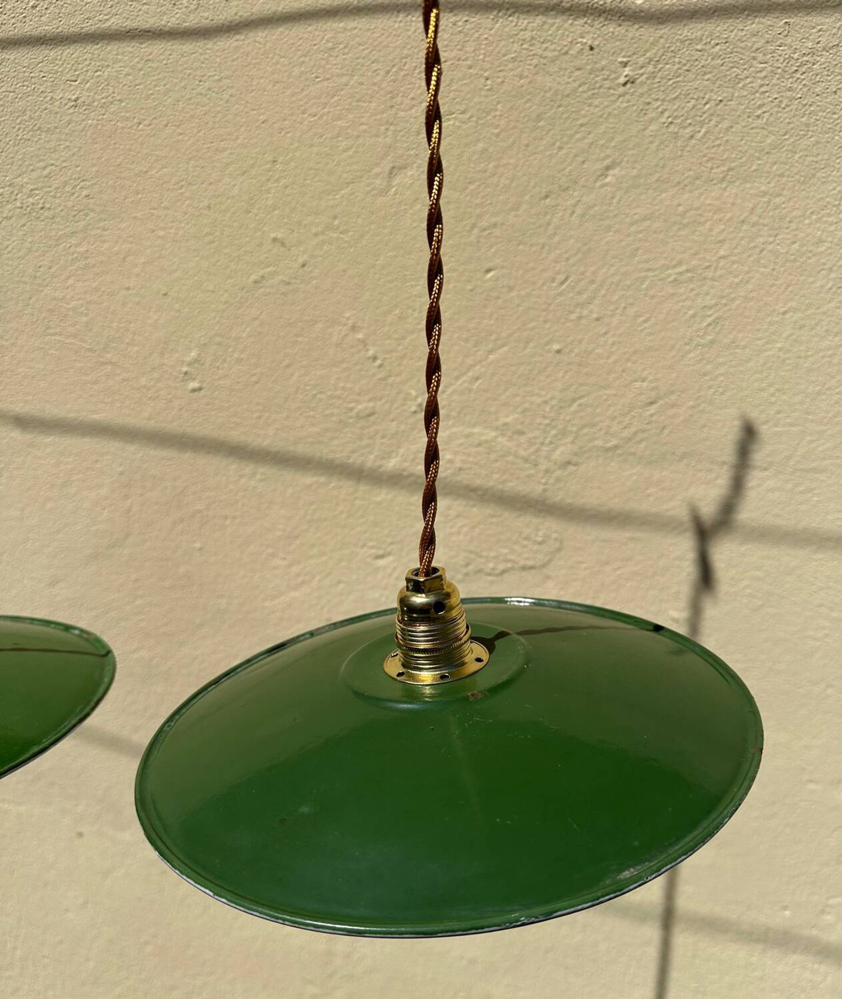 Vintage trio suspension lampshade in green and white enamelled metal.