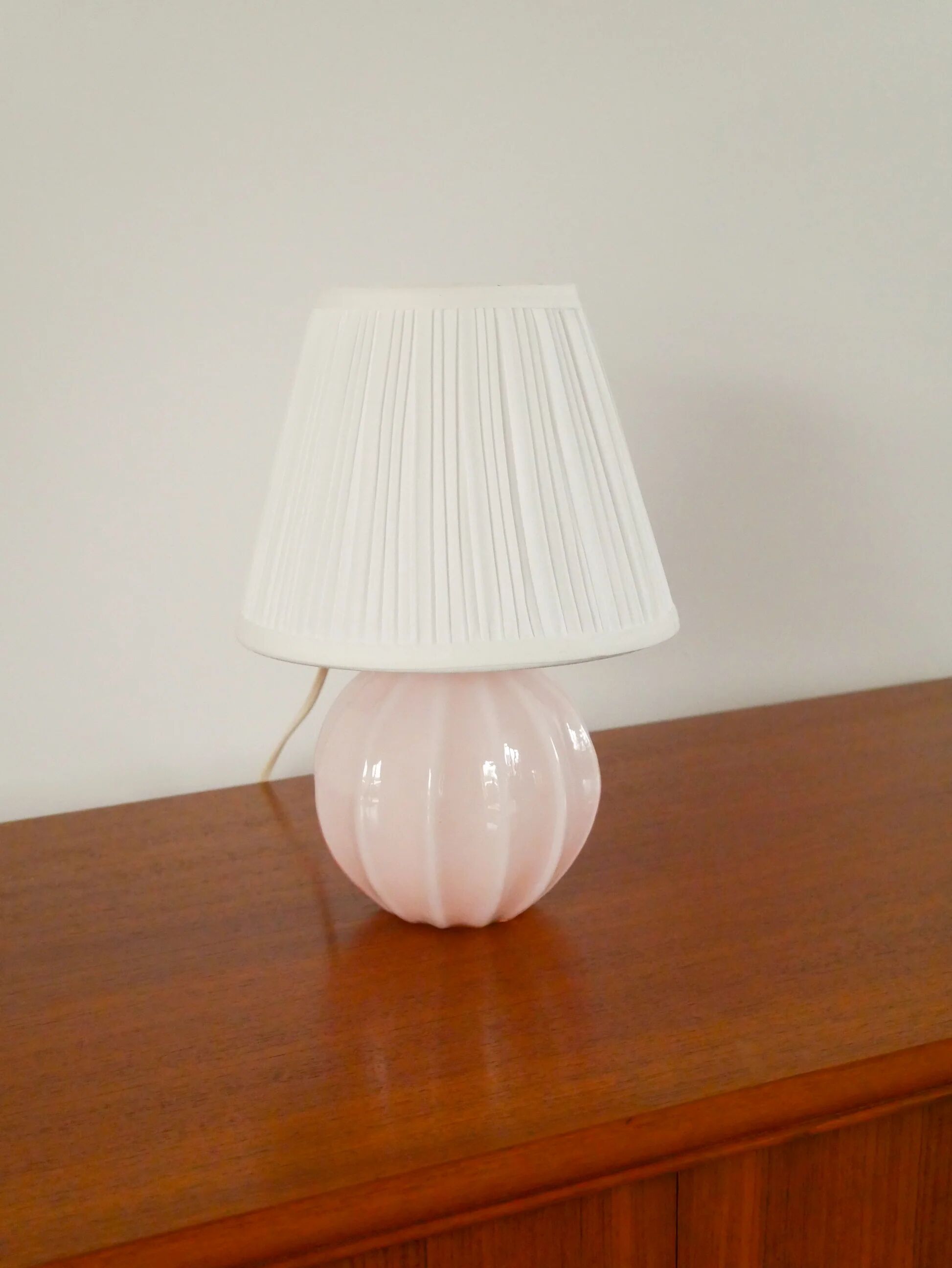 Facetted pink opaline table lamp, Art Deco, 1930.