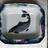 Plat en faience a decor de poisson