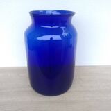 Vase en verre bleu nuit