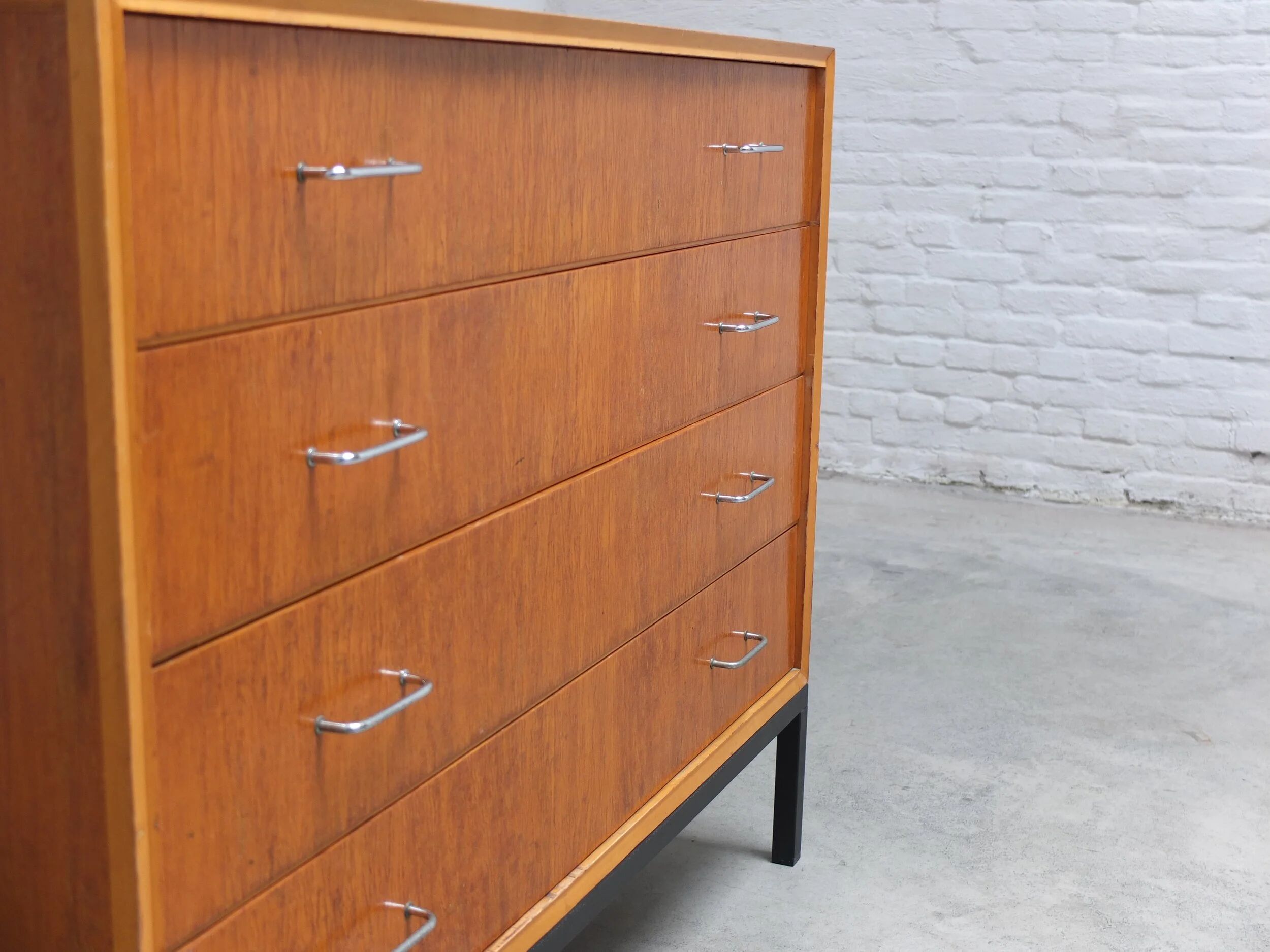 Commode des années 50 dans le style de Jos De Mey.