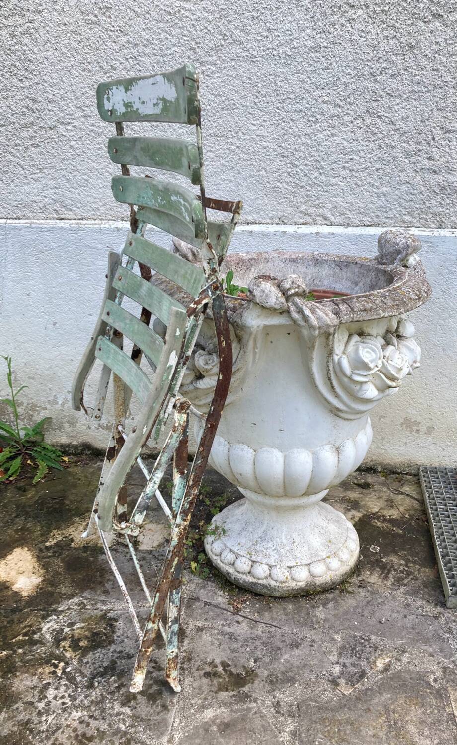 Large 19th century foldable garden armchair in wrought iron and wood