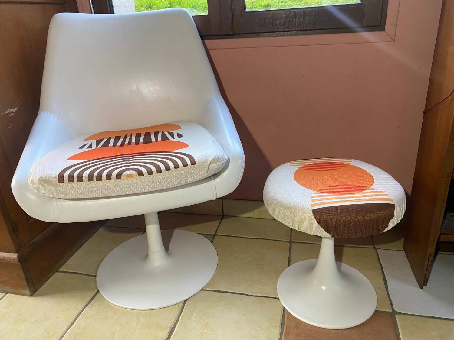 70s set of tulip-legged armchair and stool