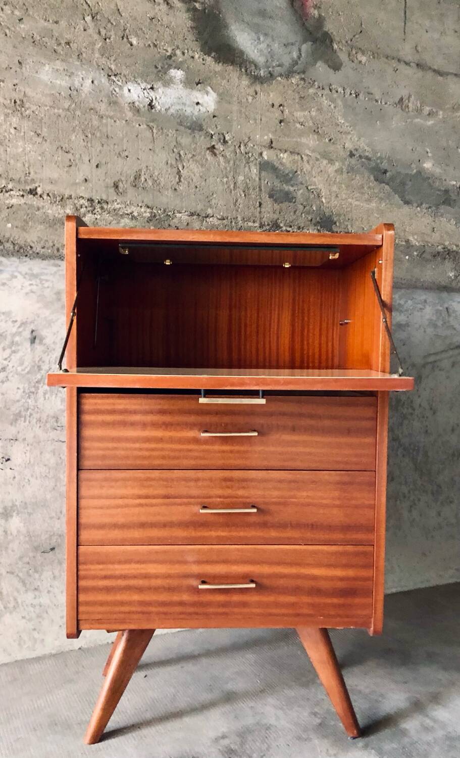 Vintage dressing table with tapered legs from around 1950-60.