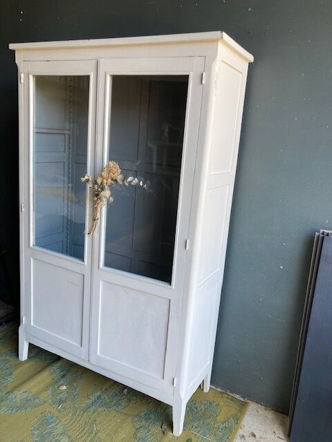 Parisian wardrobe cream showcase