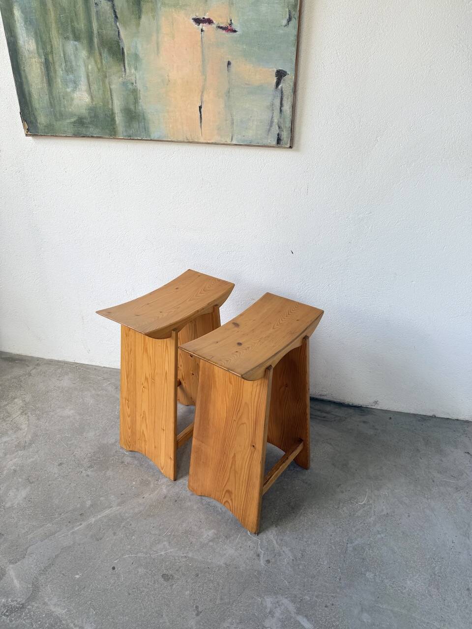 Scandinavian pine stools with Japanese inspiration.