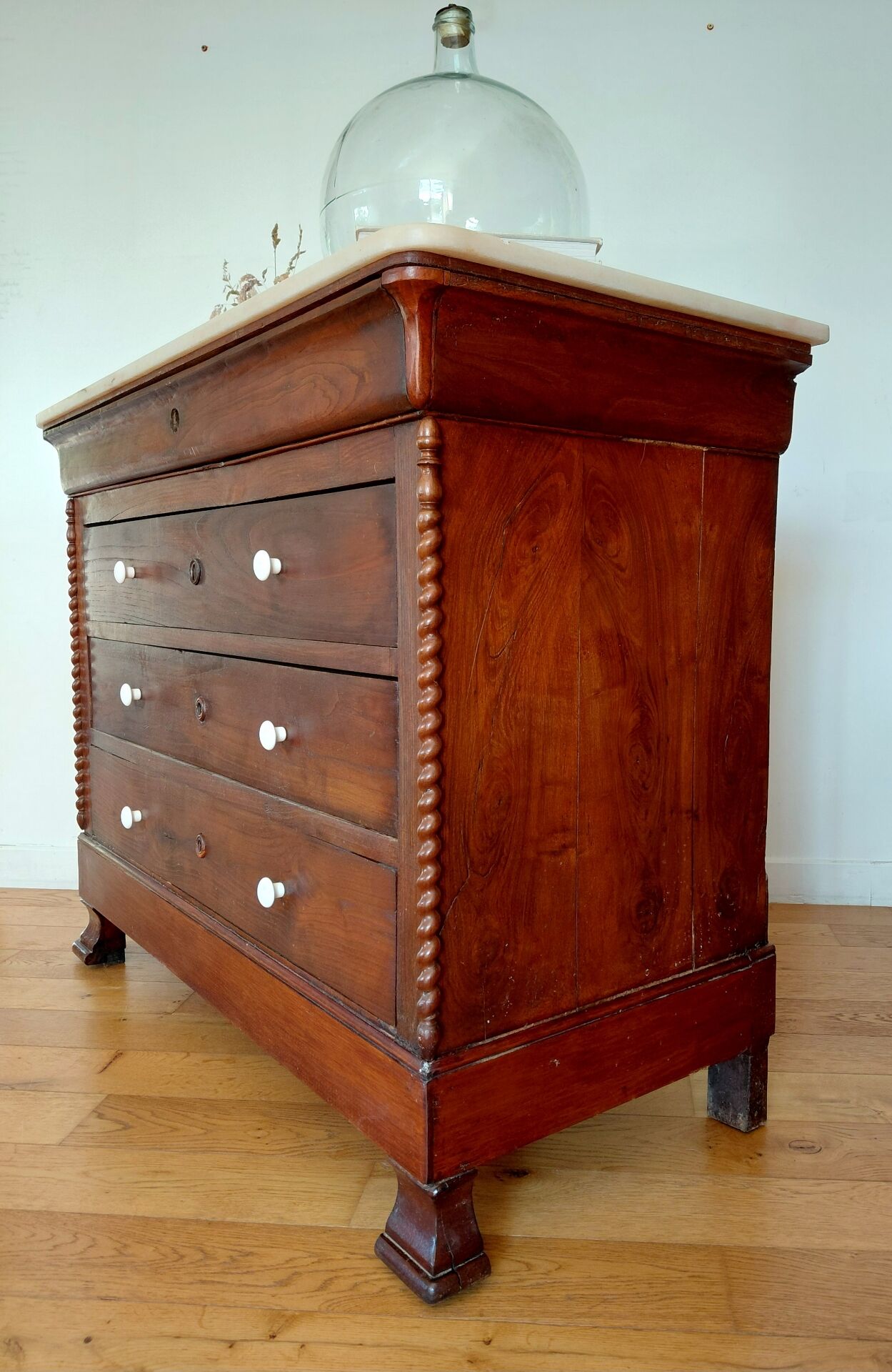 Louis-Philippe XIX walnut commode, twisted columns and marble.