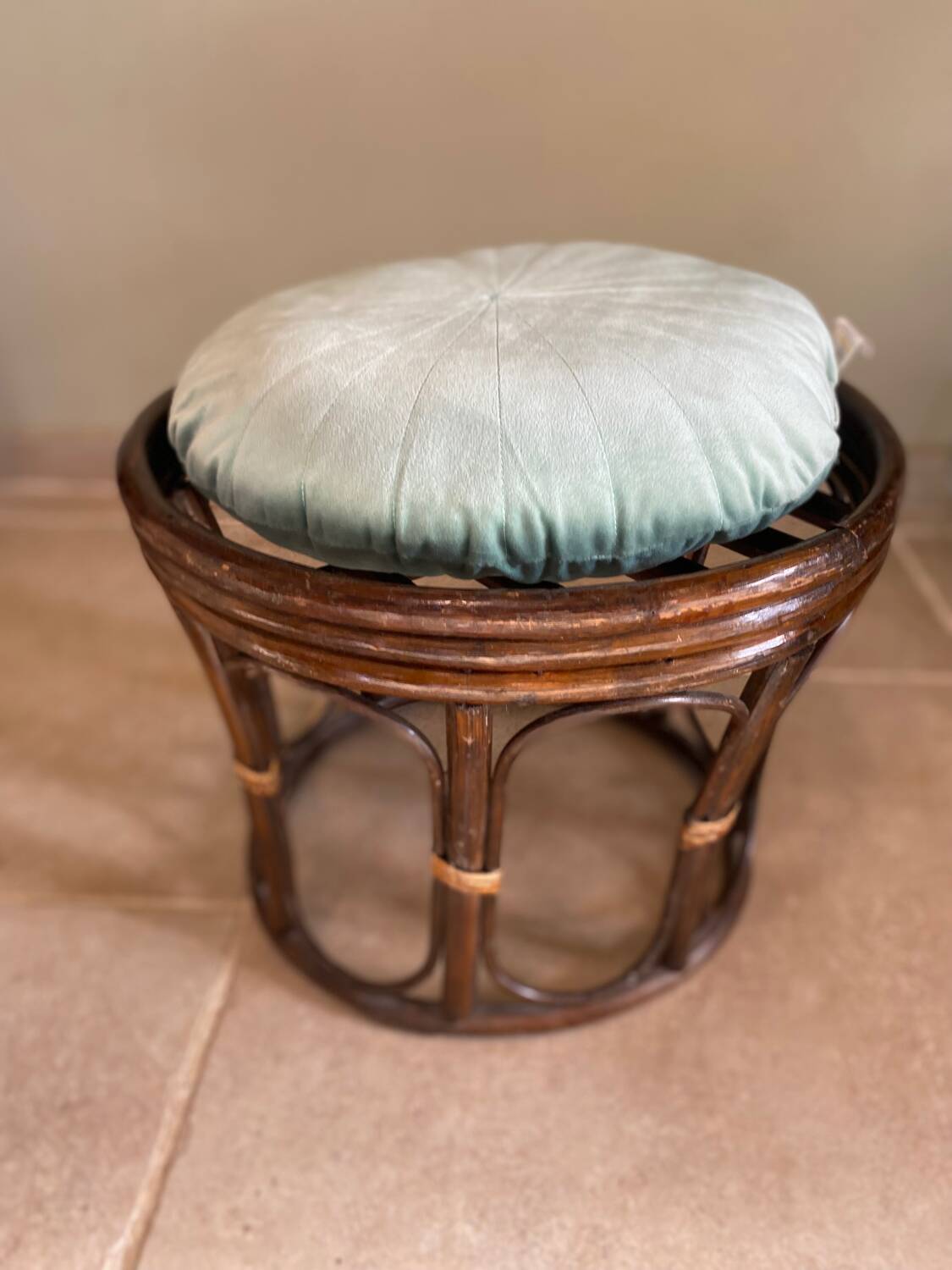 Vintage rattan pouf