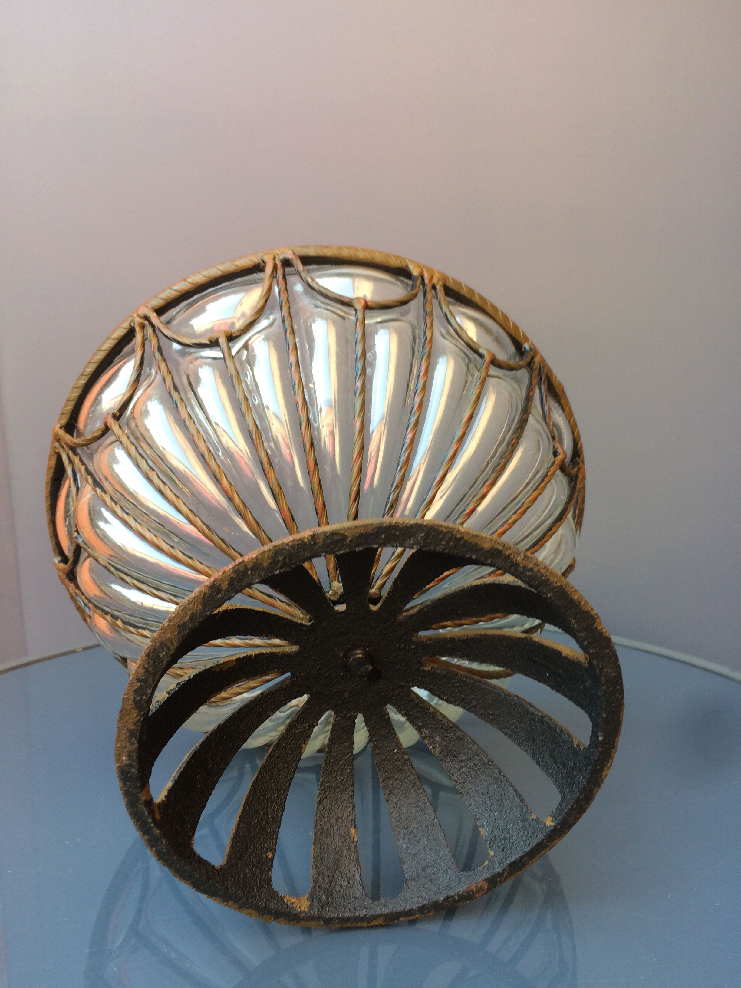 Vasque en fer forgé et verre soufflé