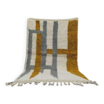 Traditional hand-woven Beni Mrirt rug