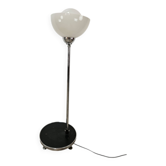 Lampadaire années 70 en métal et verre blanc