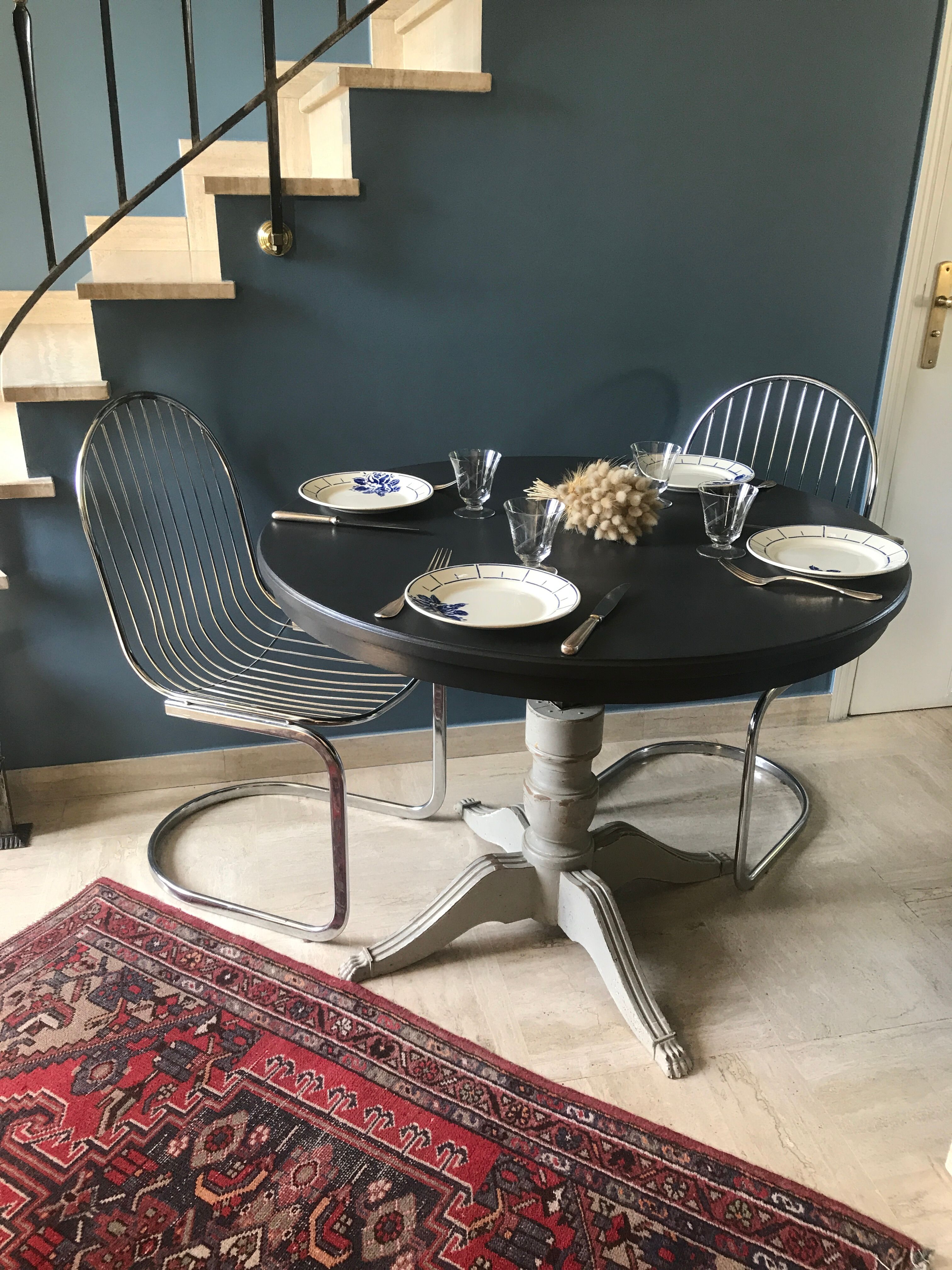 Old round dining table transformable central foot