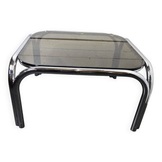 Table basse en métal chromé dessus verre fumé des années 70